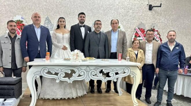 AK Parti Kars Milletvekili Adem Çalkın, Genç Çiftin Mutluluğuna Ortak Oldu