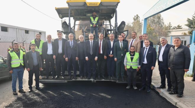 Siirt’te Yeni Eğitim ve Araştırma Hastanesi Bağlantı Yolunda Asfalt Çalışmaları Sürüyor