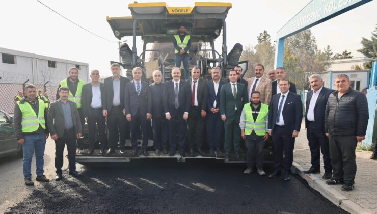 Siirt’te Yeni Eğitim ve Araştırma Hastanesi Bağlantı Yolunda Asfalt Çalışmaları Sürüyor