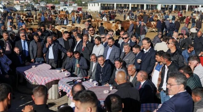 Yeni Parti Genel Başkanı Özgür Özel Kars Hayvan Pazarında Üreticilerle Buluştu