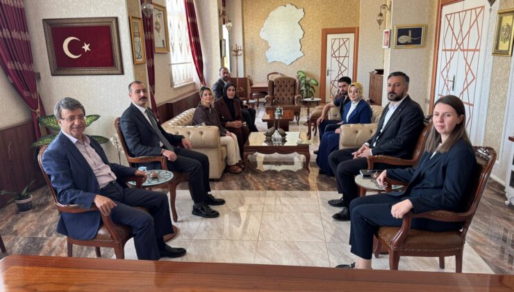 AK Parti Heyetinden Gürpınar Kaymakamı Fatma Turhan Keser’e Ziyaret