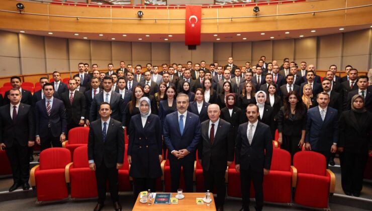 Dışişleri Bakanı Hakan Fidan 111. Dönem Kaymakam Adaylarıyla Bir Araya Geldi